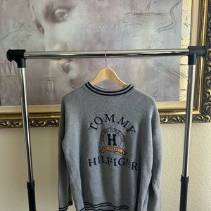 Vintage Tommy Hilfiger Gray Crewneck Sweater